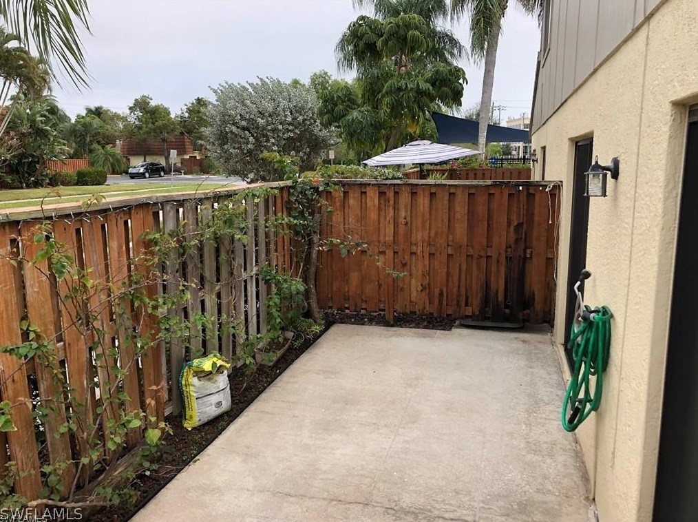 5276 Cedarbend Dr, Fort Myers, FL 33919-7501