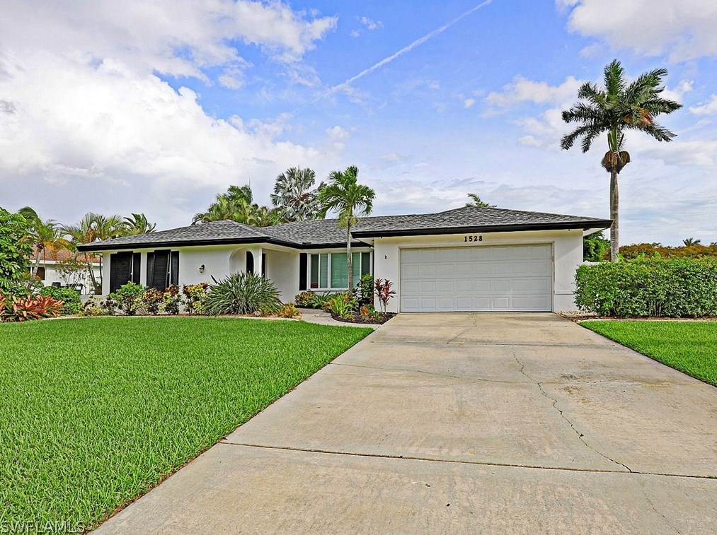 1528 Manchester Blvd, Fort Myers, FL 33919-2016