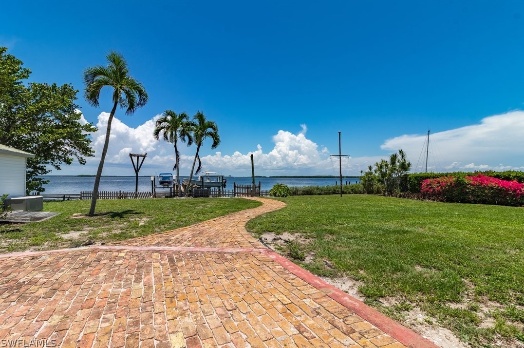 2318 8th Ave Nw, Saint James City, FL 33956