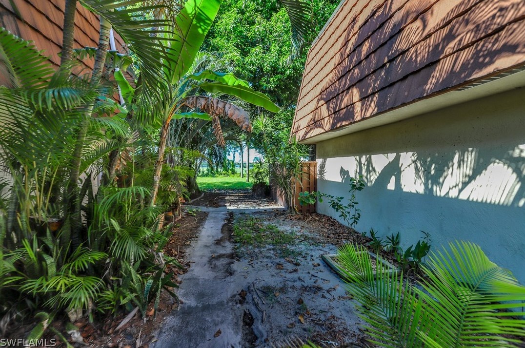 5249 Cedarbend Dr, Fort Myers, FL 33919-7502