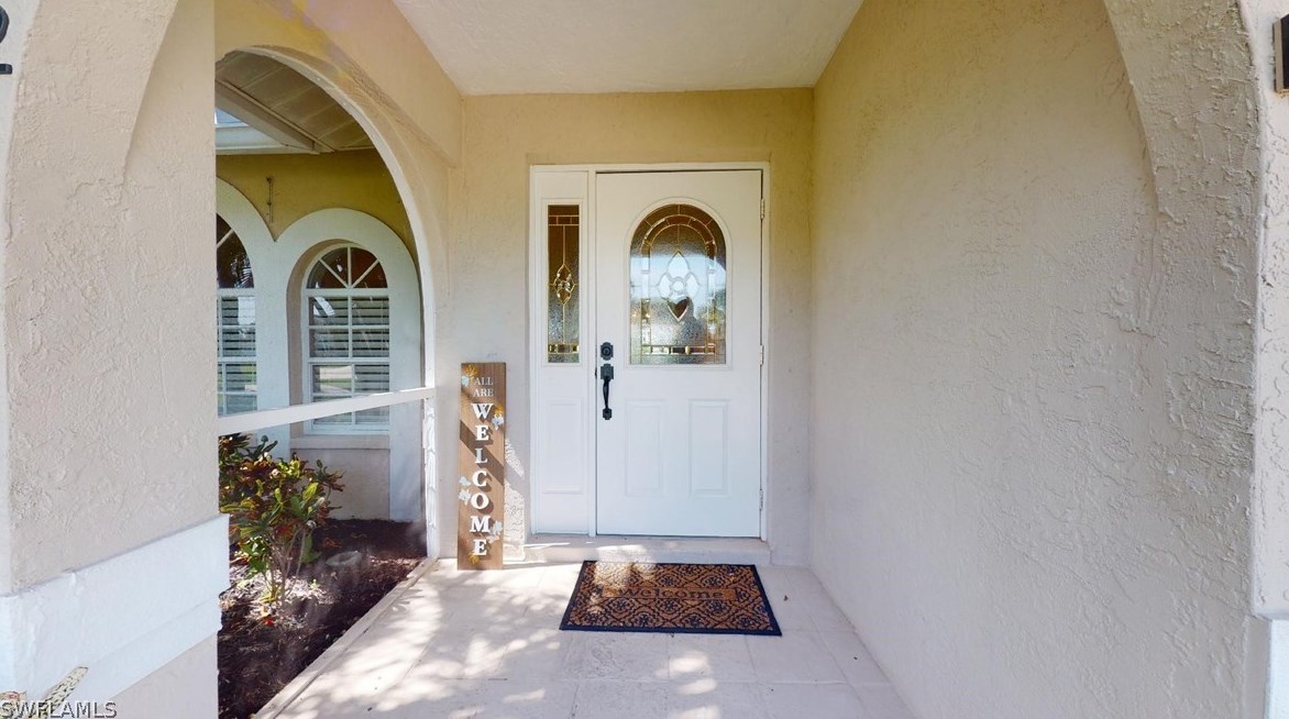 2622 10th St, Cape Coral, FL 33993-5732