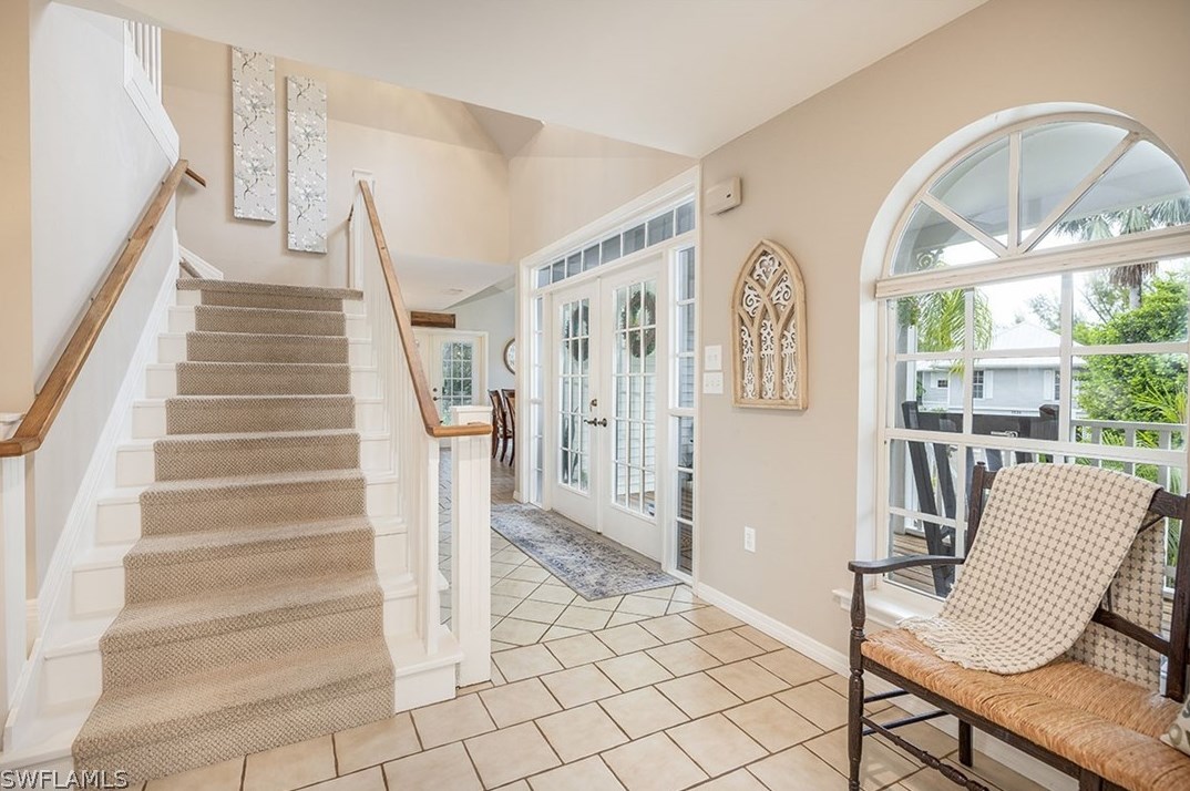 9409 Moonlight Dr, Sanibel, FL 33957