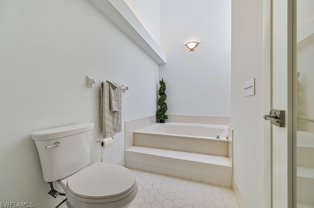 5442 Harbour Castle Dr, Fort Myers FL 33907-7846 exterior