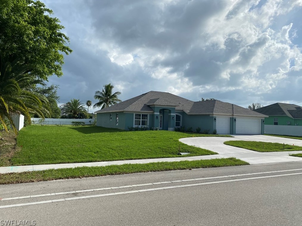 1727 Trafalgar Pkwy, Cape Coral, FL 33991-3134