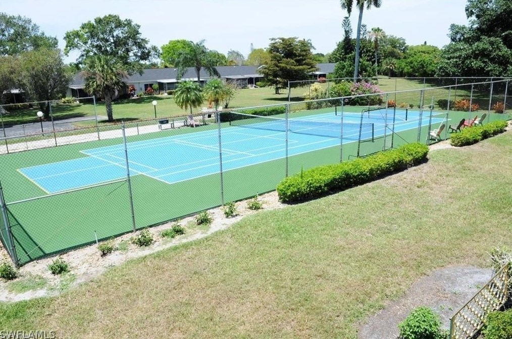 6866 Bogey Dr, Fort Myers, FL 33919-6335