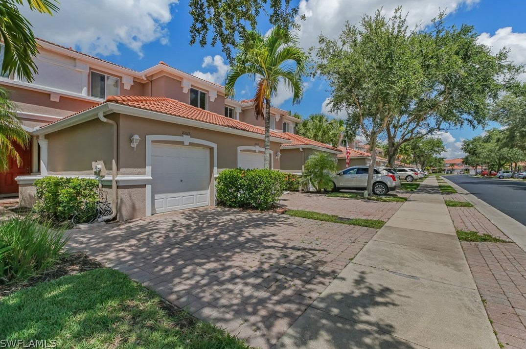 10028 Salina St, Fort Myers, FL 33905-5491