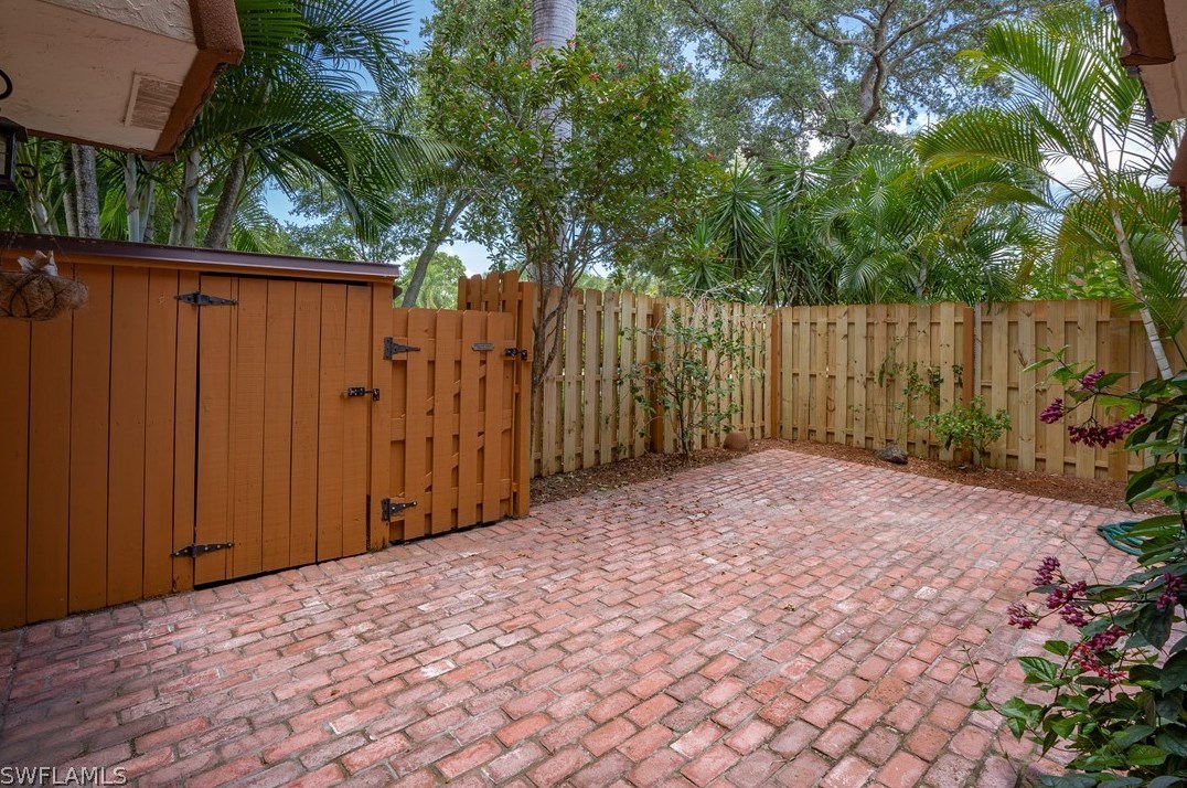 1464 Park Shore Cir, Fort Myers, FL 33901-9643