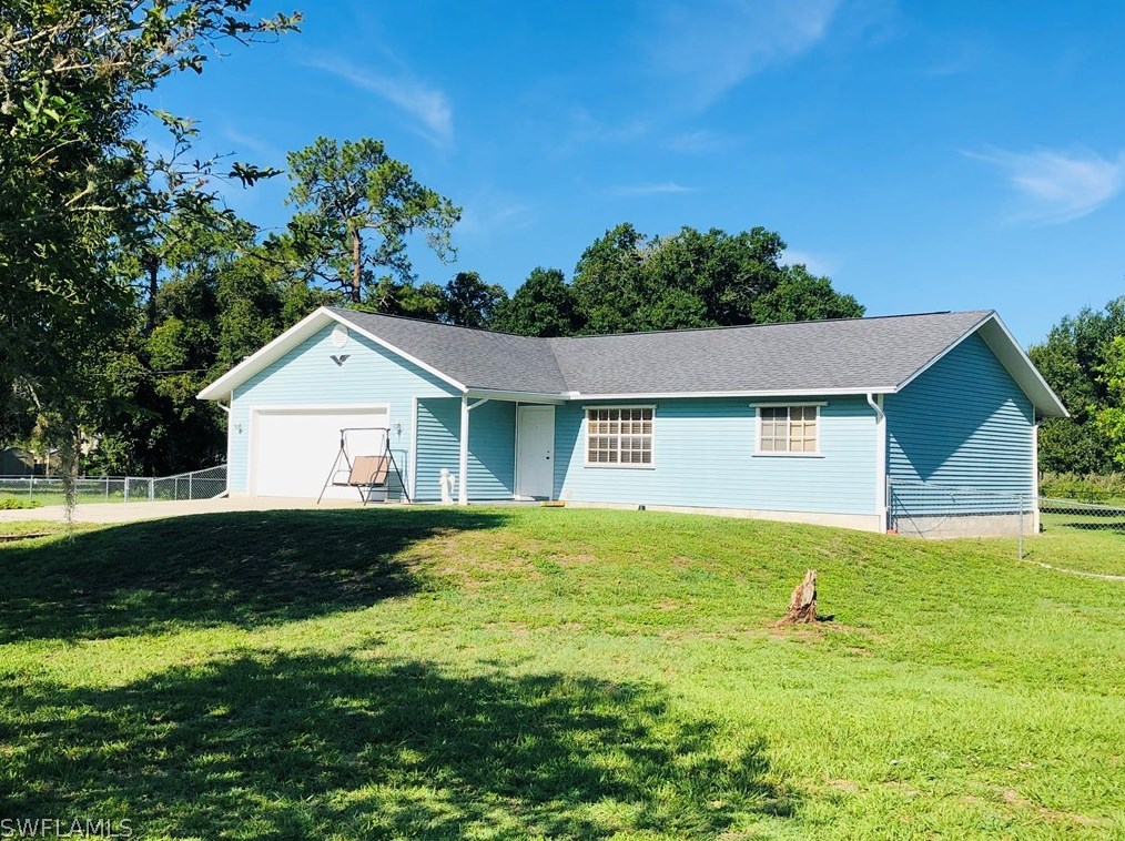 17450 Taylor Rd, Alva, FL 33920-3219