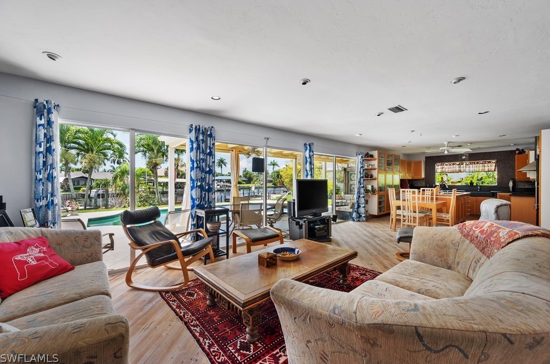 1064 Town And River Dr, Fort Myers, FL 33919-5937