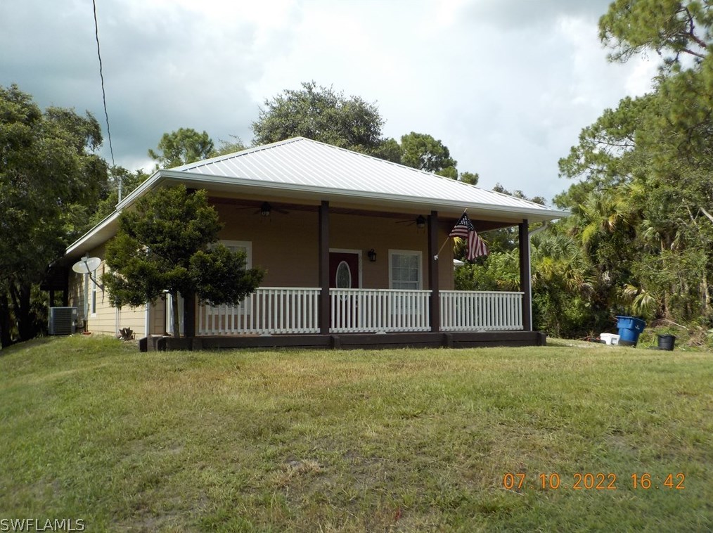 8020 Sherwood Cir, Labelle, FL 33935-5421