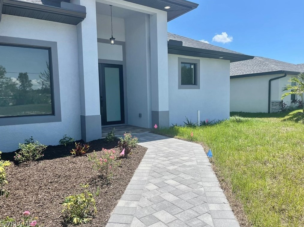 3919 40th Ln, Cape Coral, FL 33993-7406