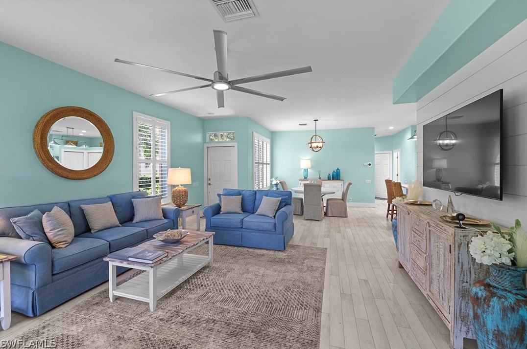 8836 Middlebrook Dr, Fort Myers, FL 33908-9216