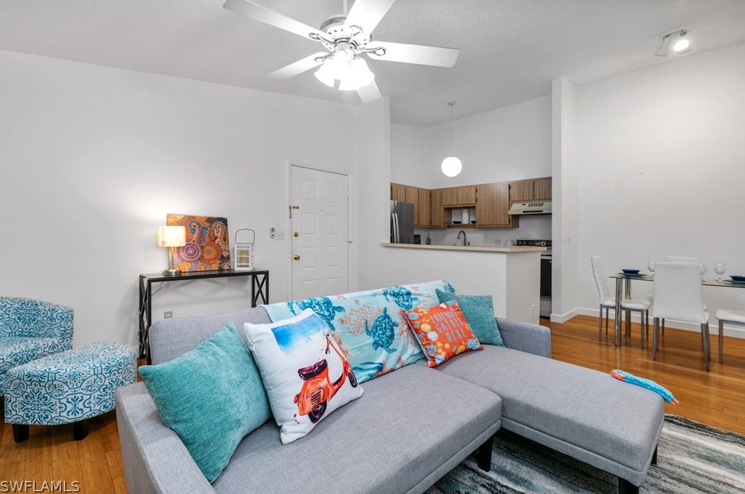 8081 Woods Cir, Fort Myers, FL 33919-2835