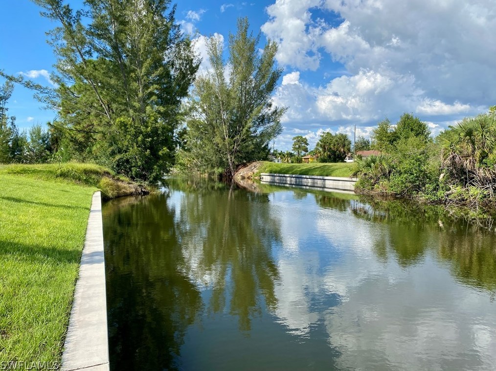 2223 4th Ct, Cape Coral, FL 33991-4315