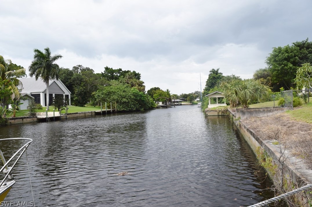 12513 Davis Blvd, Fort Myers, FL 33905-1741