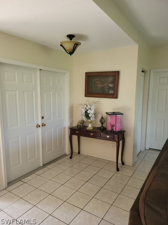 802 8th Ct, Cape Coral, FL 33991-2425