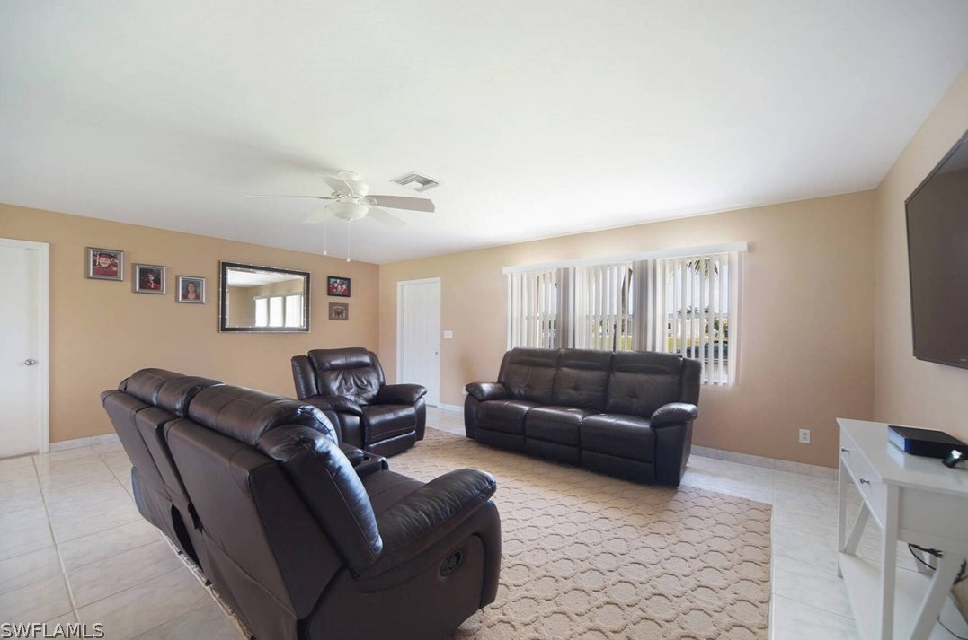 3734 1st St, Cape Coral, FL 33991-7618