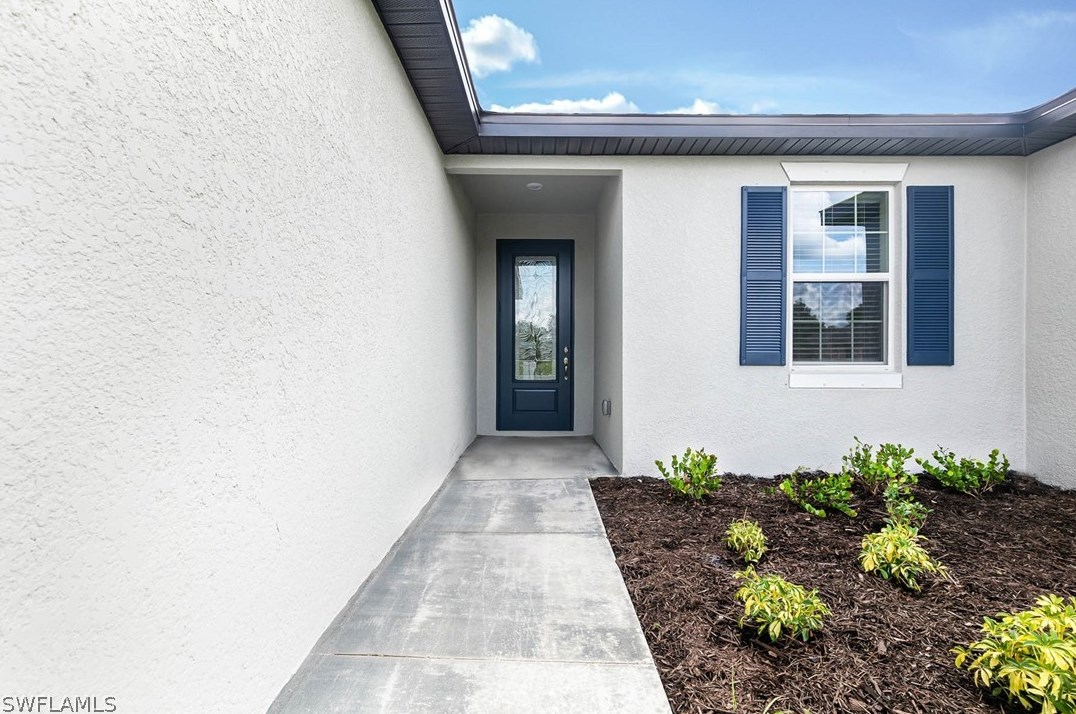 1108 Embers Pkwy, Cape Coral, FL 33993-7757