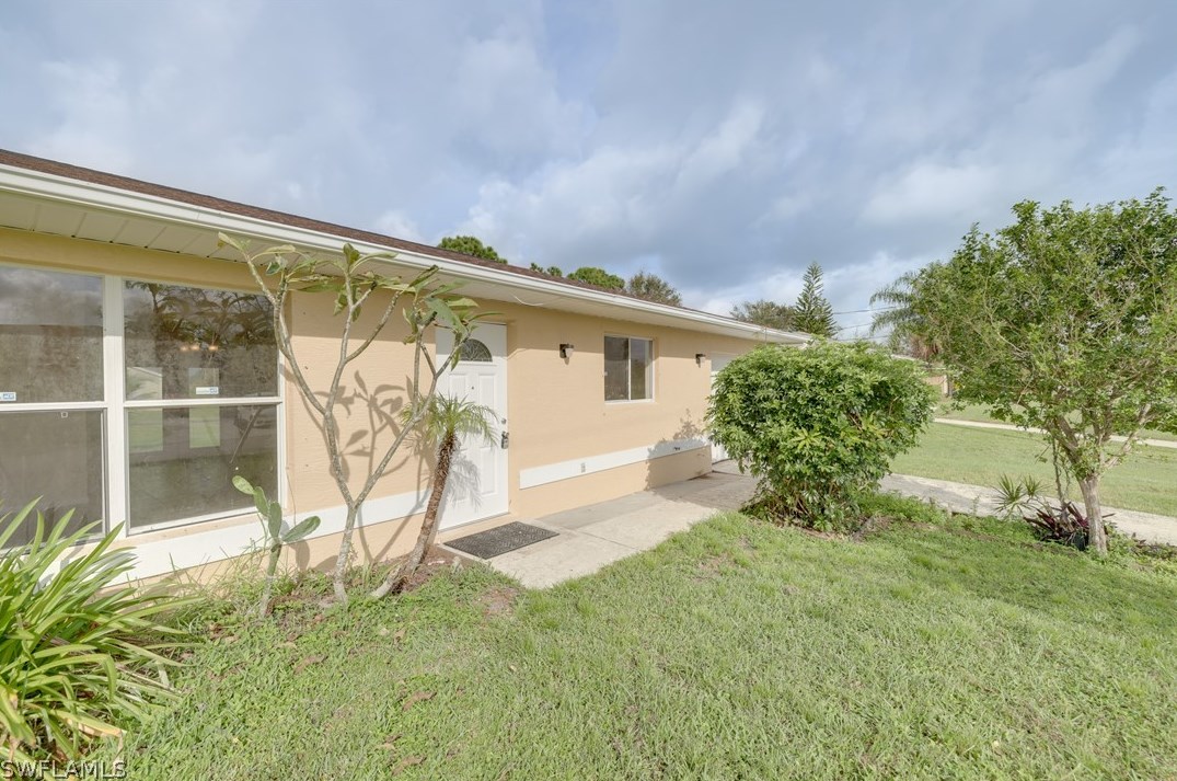 909 Sally Ave N, Lehigh Acres, FL 33971