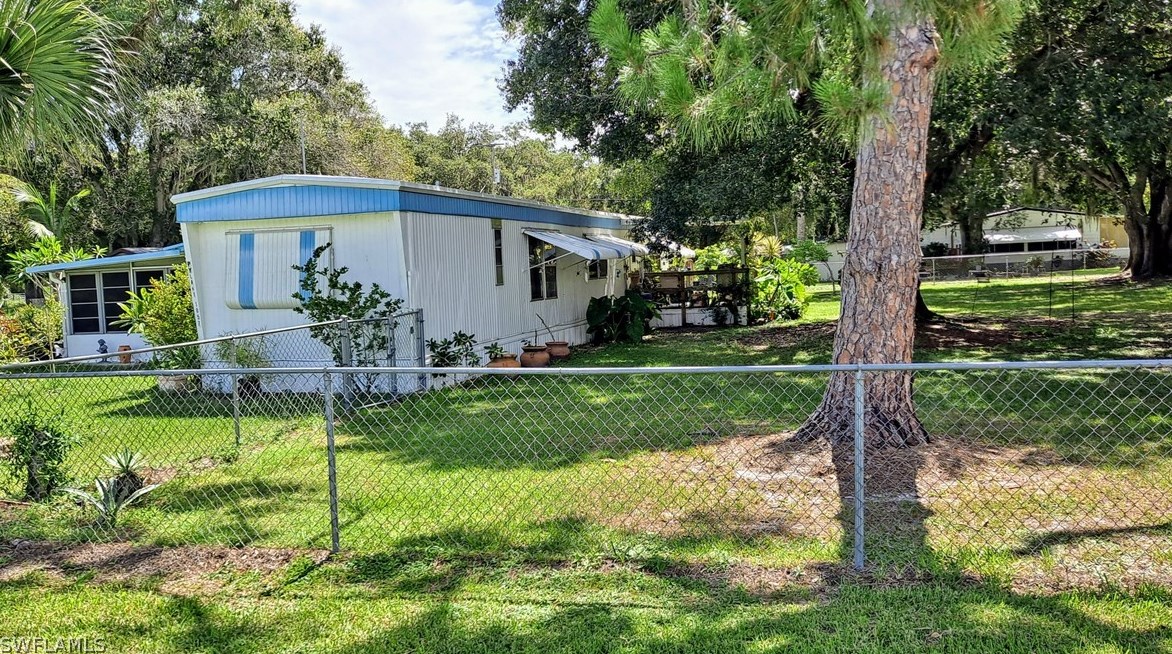 1057 Pylant Dr, Moore Haven, FL 33471