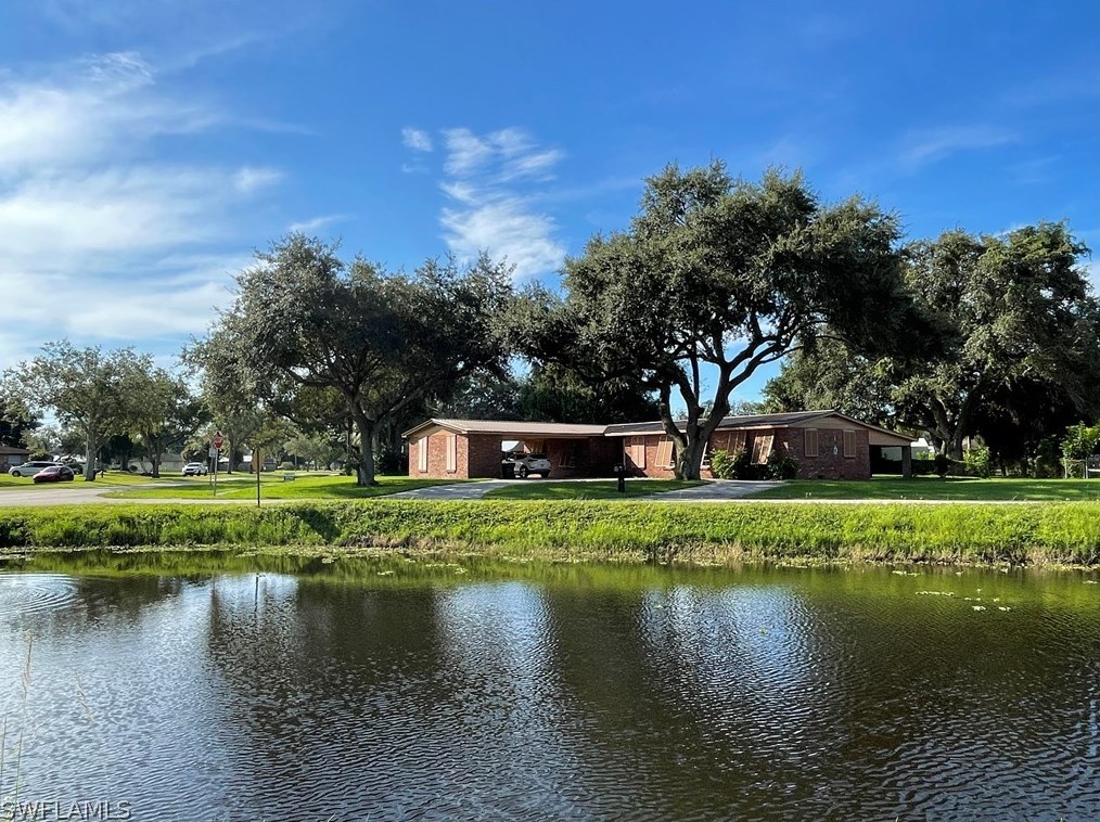 300 Avenida Del Rio, Clewiston FL  33440-2524 exterior