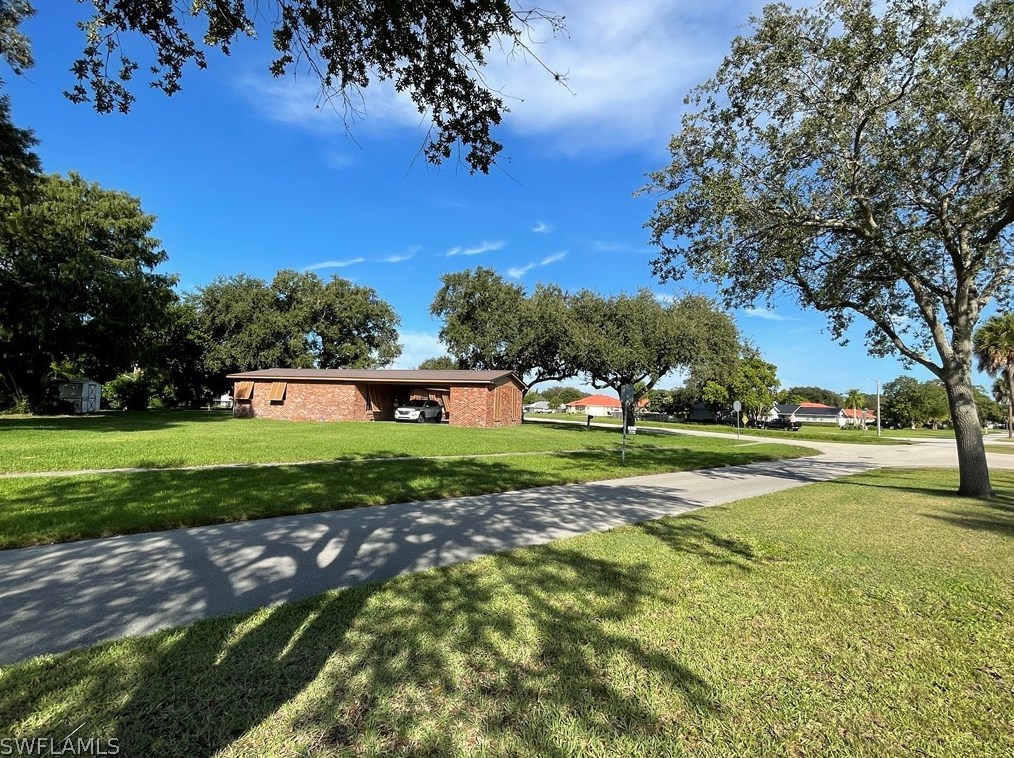 300 Avenida Del Rio, Clewiston FL  33440-2524 exterior
