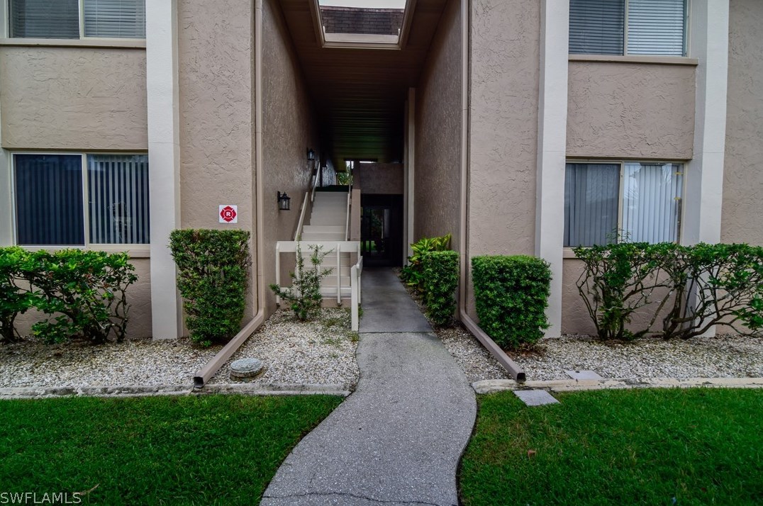 1731 Golf Club Dr, Fort Myers, FL 33903-4627