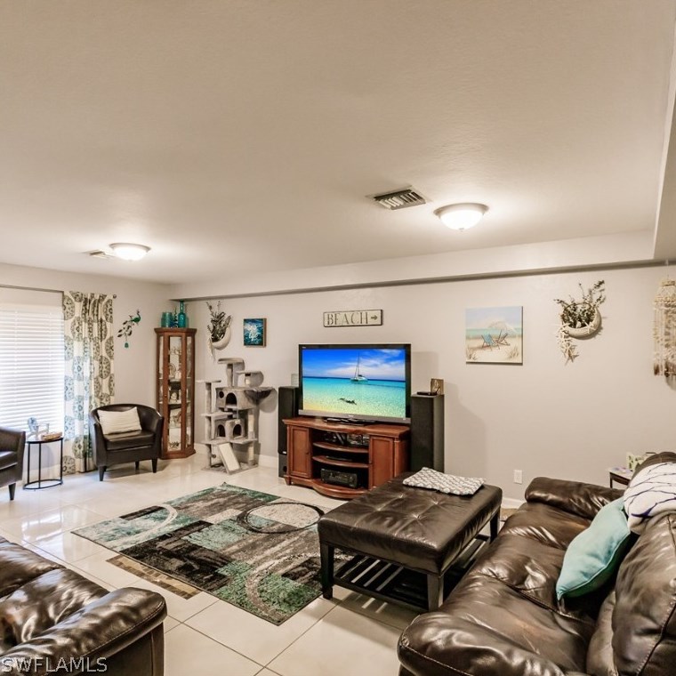 2922 11th St, Cape Coral, FL 33993-5739