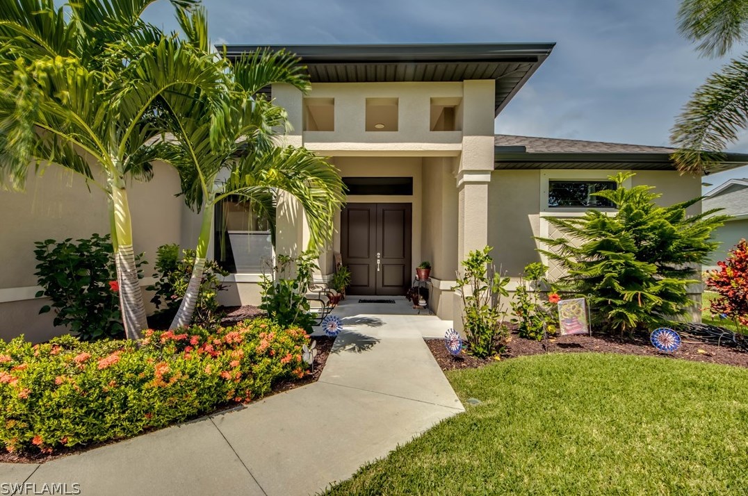 1916 8th Pl, Cape Coral, FL 33909-8933