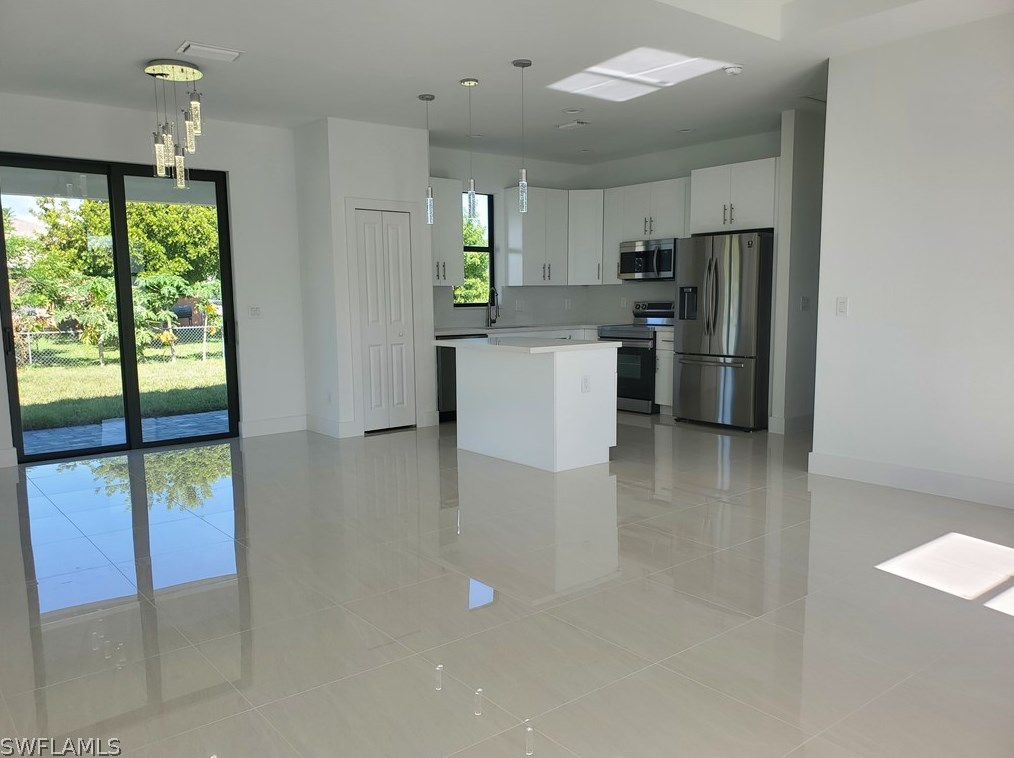 1220 9th Pl, Cape Coral, FL 33909-0014