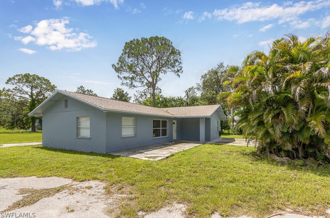 19520 Honey Bear Ln, Fort Myers, FL 33917