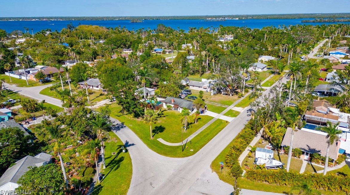 368 New York Dr, Fort Myers, FL 33905-2947