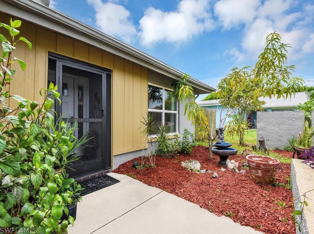 850 Hofstra Dr, Fort Myers, FL 33919-5025