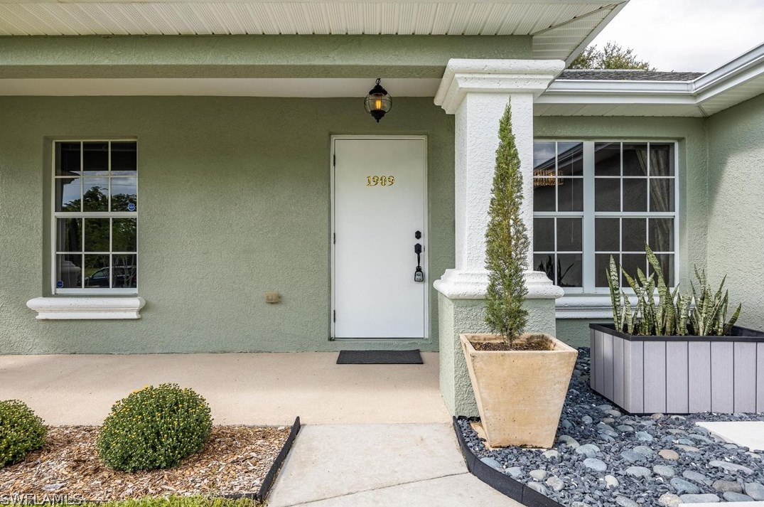 1909 44th Ter, Cape Coral, FL 33909-6333