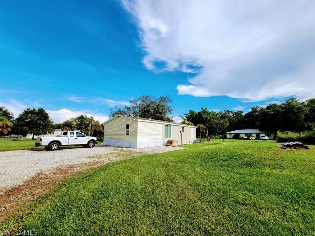 829 Sioux Ave, Labelle, FL 33935-6033
