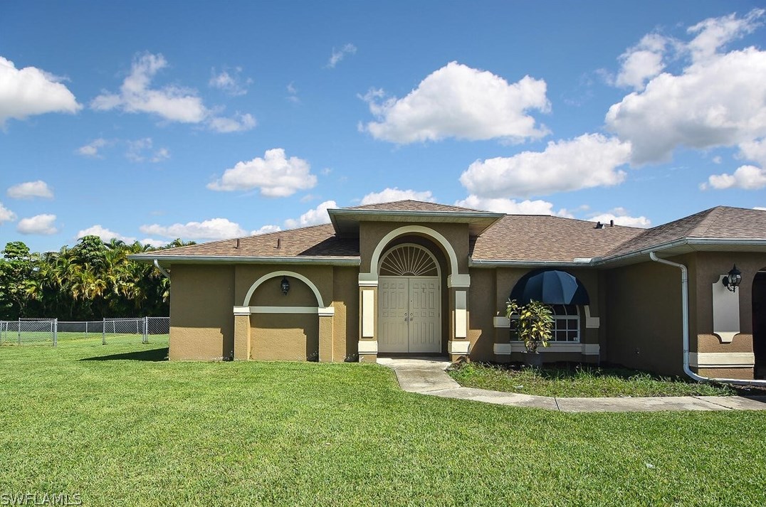 419 44th Ter, Cape Coral, FL 33914-7529