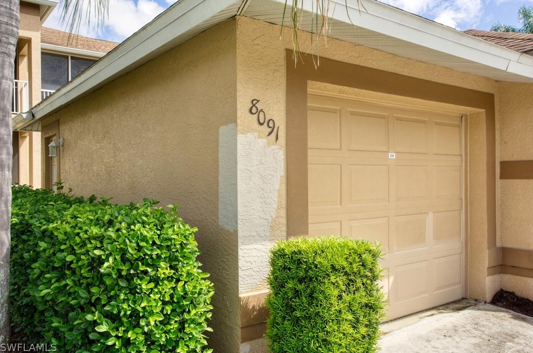 8091 Queen Palm Ln, Fort Myers, FL 33966-7925