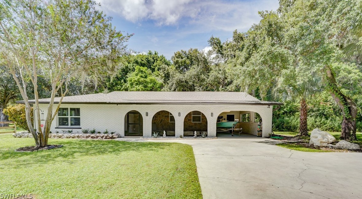 1417 Piney Rd, Fort Myers, FL 33903-3845