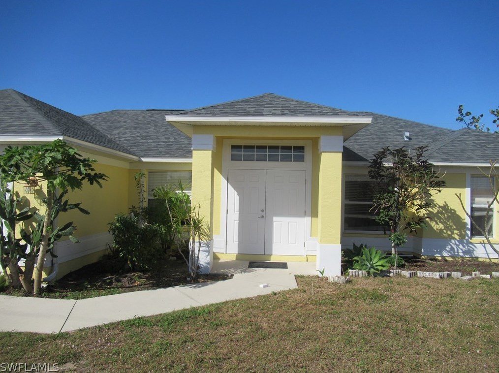 3028 7th Pl, Cape Coral, FL 33909-6830