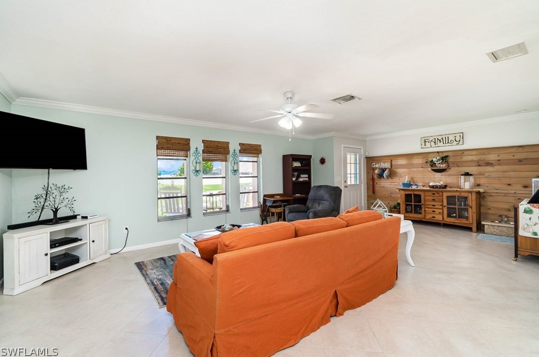 1122 Van Loon Ln, Cape Coral, FL 33909-2635