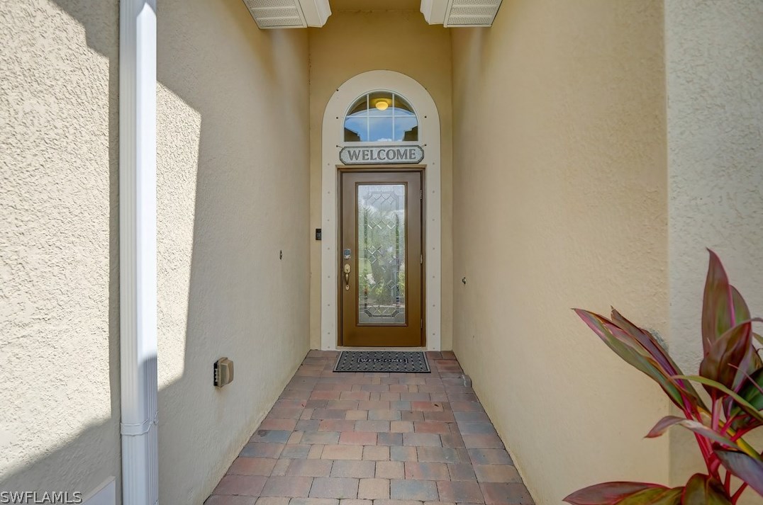 2485 Sawgrass Lake Ct, Cape Coral, FL 33909-2947