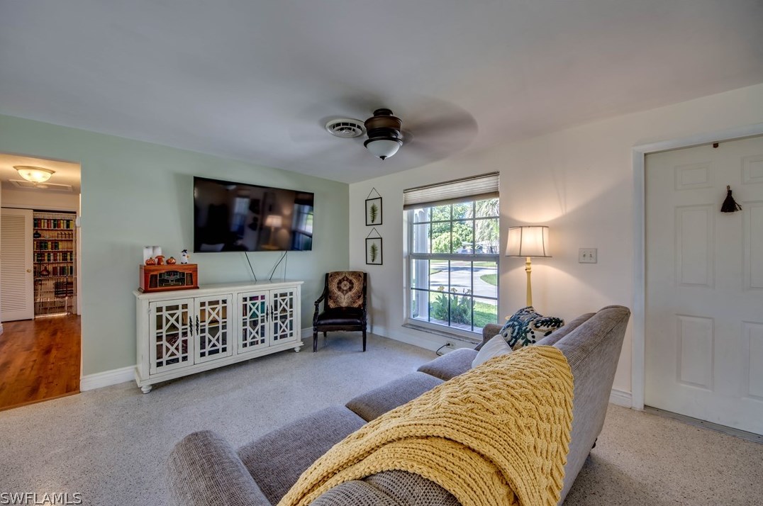 5027 Fairfield Dr, Fort Myers FL 33919-1908 exterior