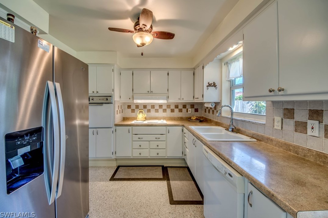 5027 Fairfield Dr, Fort Myers FL 33919-1908 exterior