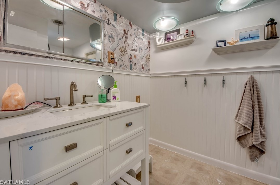 5027 Fairfield Dr, Fort Myers FL 33919-1908 exterior