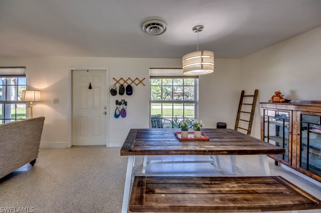 5027 Fairfield Dr, Fort Myers FL 33919-1908 exterior