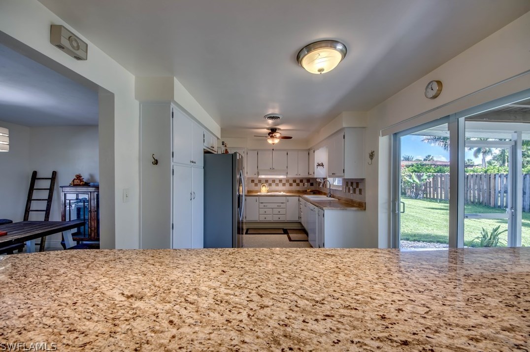 5027 Fairfield Dr, Fort Myers FL 33919-1908 exterior