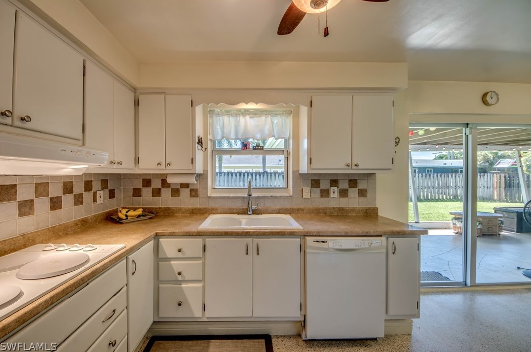 5027 Fairfield Dr, Fort Myers FL 33919-1908 exterior