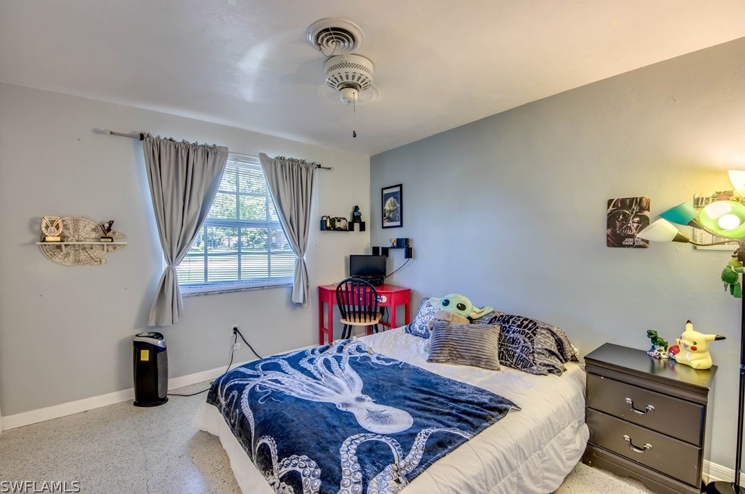 5027 Fairfield Dr, Fort Myers FL 33919-1908 exterior