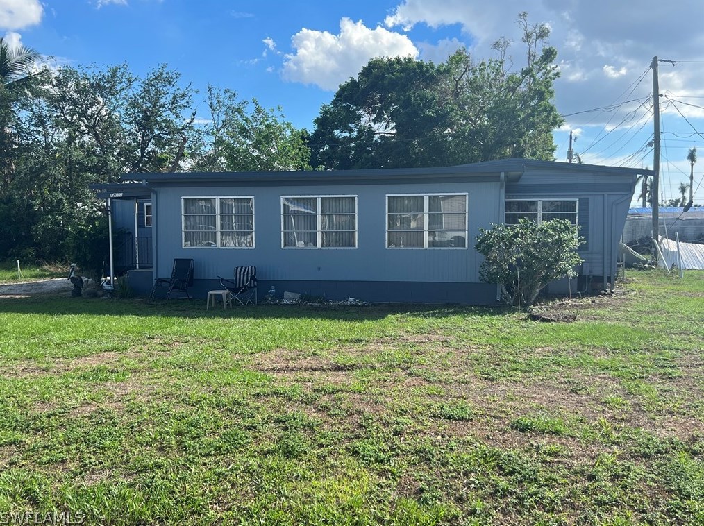 12031 Live Oak Dr, Fort Myers, FL 33908-2423