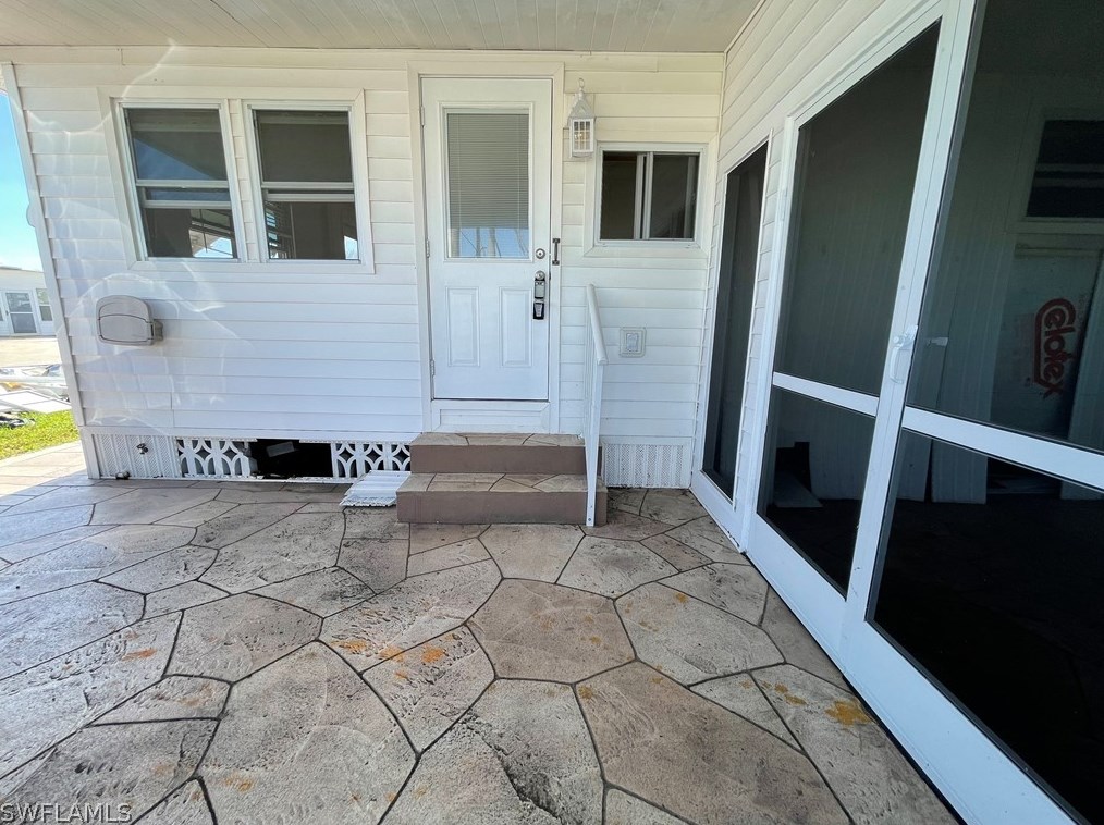 141 Dawn St, Fort Myers, FL 33908-3407